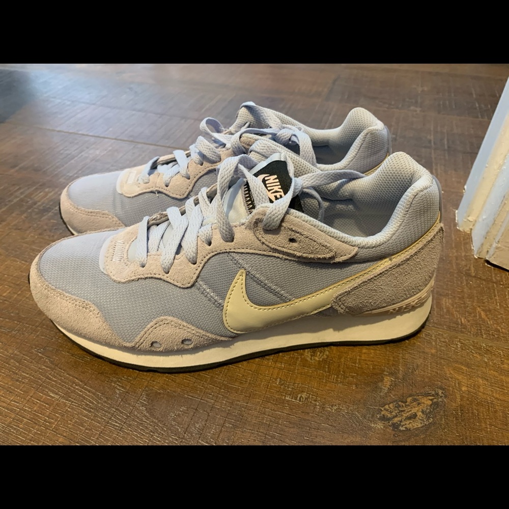 Nike Venture size 8.5